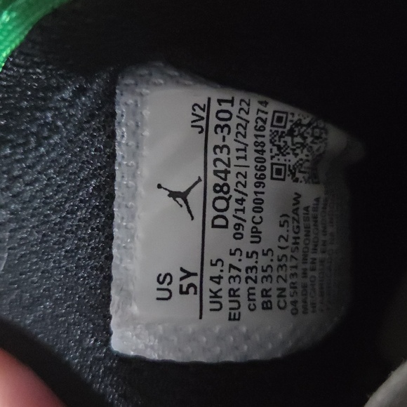 Kids Air Jordan Sneakers Size 5Y - Picture 6 of 6